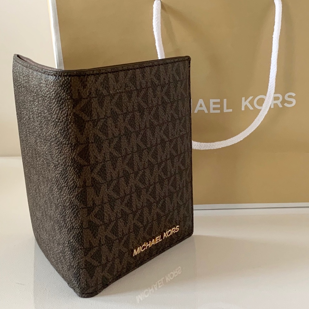 Michael Kors - Picture 2 of 5